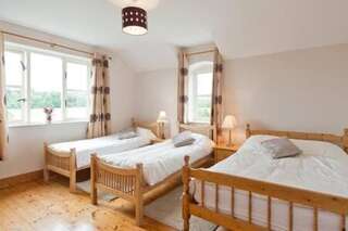 Отели типа «постель и завтрак» Ash House Bed and Breakfast Calverstown Просторный двухместный номер с 2 отдельными кроватями-8